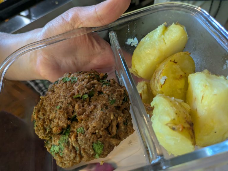 Juicy Homestyle Pattie with Boil N’ Bake Potatoes